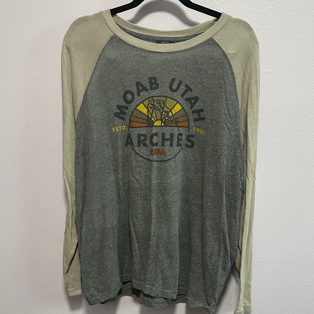 MV Sport Gray and Beige Long Sleeve Shirt